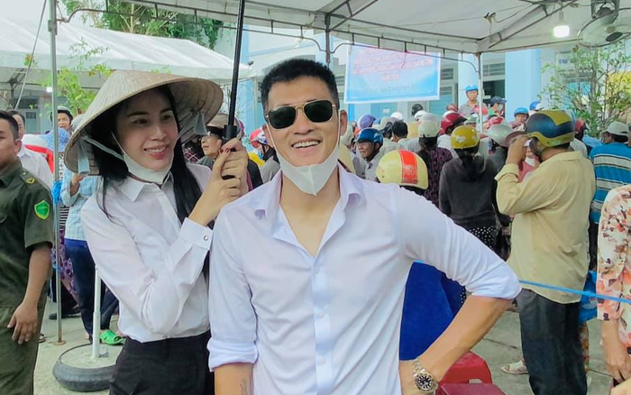 Công Vinh than thở vì bị Thủy Tiên lừa lần thứ 3