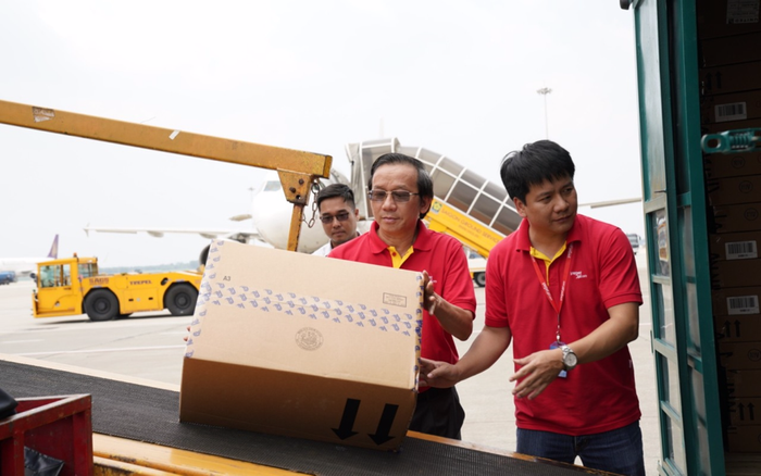 Các hãng hàng không nhận vận chuyển miễn phí cứu trợ các tỉnh miền Trung qua cơn lũ dữ