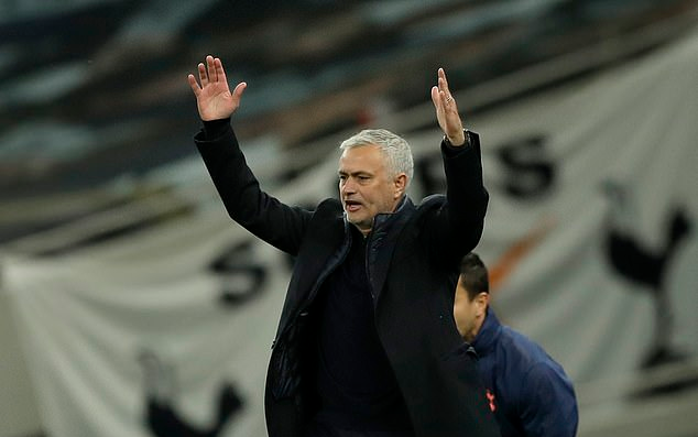 Jose Mourinho nói gì sau trận hòa nghiệt ngã của Tottenham?