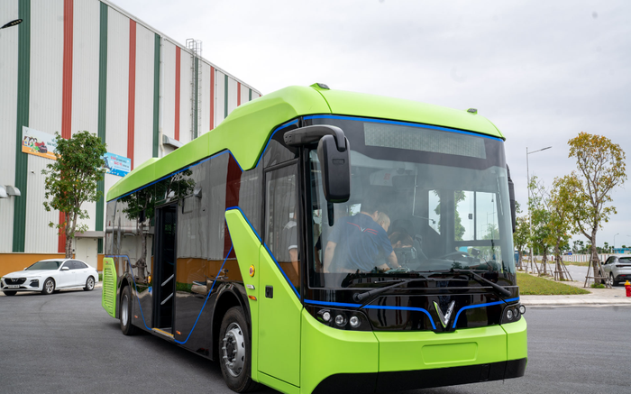 Xe buýt điện VinFast chính thức chạy thử nghiệm với ngoại hình ấn tượng, không gây tiếng ồn