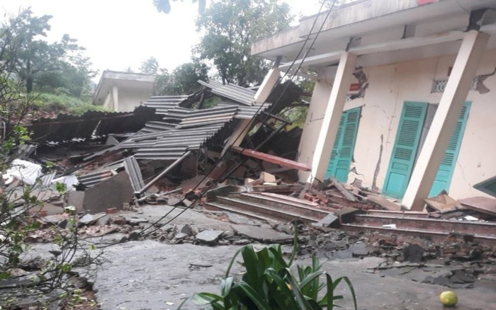 Một quả đồi ở Quảng Bình bị sạt lở, nhiều quân nhân thoát chết