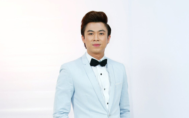 Hồ Việt Trung lên tiếng khi bị chỉ trích khi quăng quà cứu trợ cho người dân miền Trung