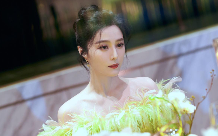 Trở lại nổi bật, Phạm Băng Băng còn khiến dân tình thán phục với tài kinh doanh khi thu về 85 tỷ đồng chỉ trong 9 tiếng