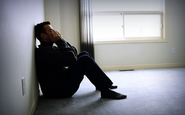 Đi đám tang về gõ cửa nhưng không thấy ai trả lời, cặp vợ chồng điếng người khi chứng kiến cảnh tượng bên trong