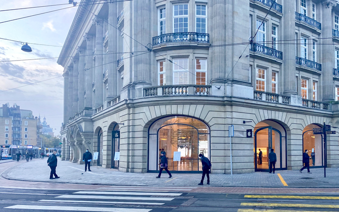 iPhone 12 vắng khách trong ngày đầu mở bán: Phải chăng Apple đã hết thời hay có uẩn khúc phía sau?