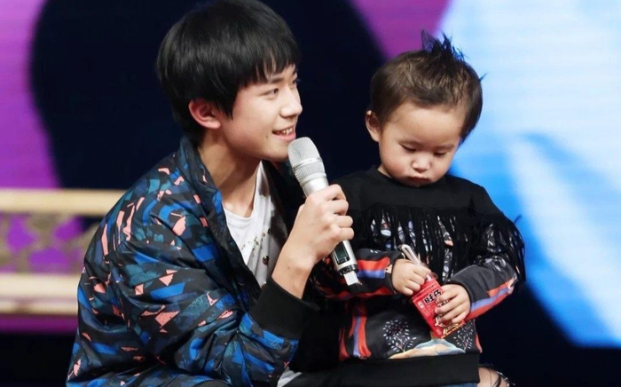 Em trai Dịch Dương Thiên Tỉ chuẩn bị tiến vào giới giải trí, hai anh em tham gia chung show?