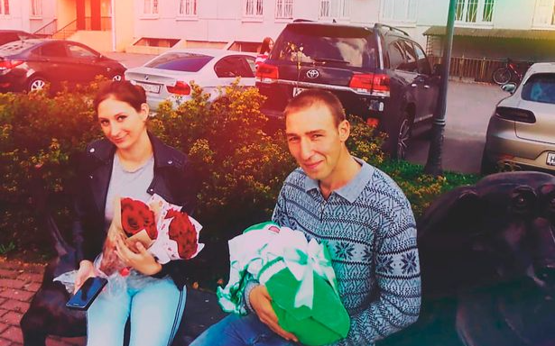 Hai đứa trẻ sống 3 ngày cạnh xác 'bố mẹ chết trên giường'