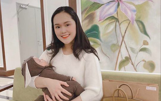 Quỳnh Anh - vợ trung vệ Duy Mạnh khoe nhan sắc 'gái một con'