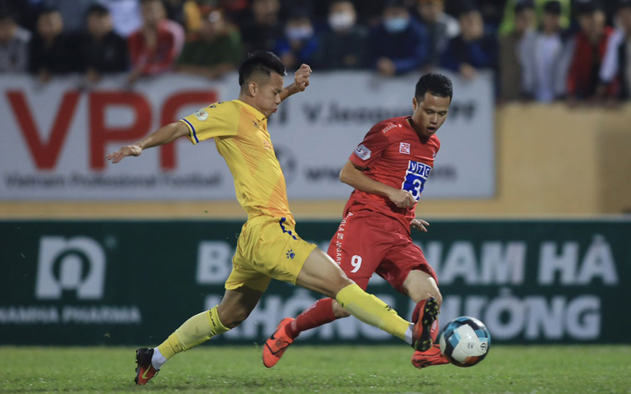 Bàn thắng bị 'cướp' trước Quảng Nam sắp đẩy Nam Định rớt hạng?
