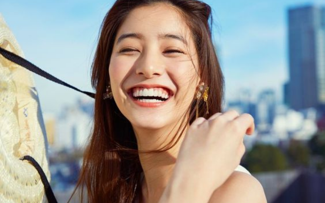 4 cách giúp bạn dễ dàng kiểm tra sức khỏe của tóc trong mùa hanh khô