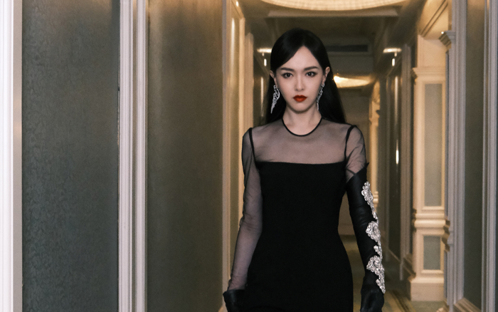 Chân của Đường Yên bỗng xuất hiện trên hotsearch, là hàng thật giá thật hay đã qua photoshop như Dương Mịch?