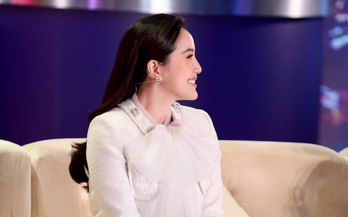 Bảo Thy tới Hà Tĩnh cứu trợ lũ lụt: 'Đợi Thy tới góp sức cùng mọi người vượt bão nhé'