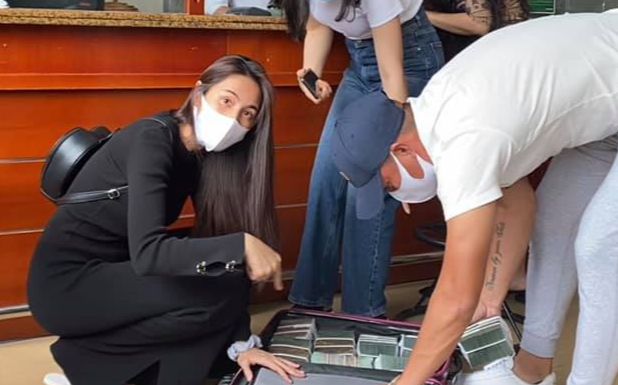 Bão chuẩn bị đổ bộ, Công Vinh - Thủy Tiên vẫn quyết trở lại miền Trung cứu trợ