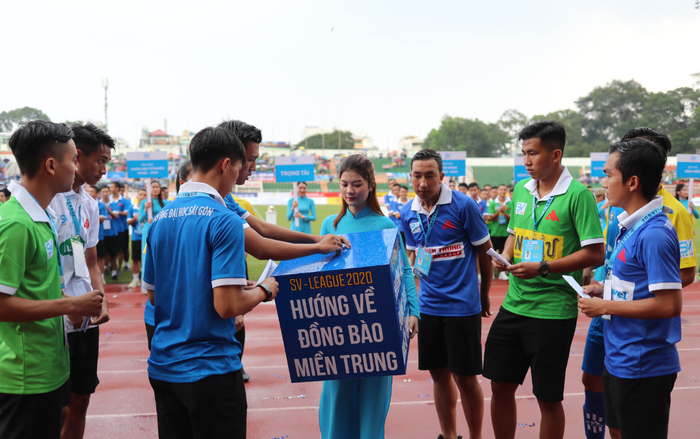 Sân chơi của các ông bầu làm thổn thức những người yêu bóng đá đẹp, tử tế