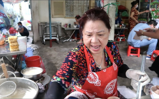 Khách 'bóc phốt' tiệm mì chửi đình đám nhất Sài Gòn: Đi ăn vừa bị mắng, vừa phải chờ cả tiếng