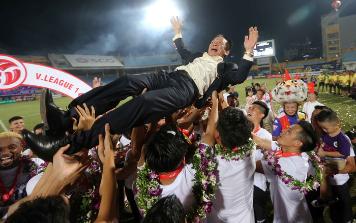Bầu Hiển có ảnh hưởng lớn như thế nào đến V.League?