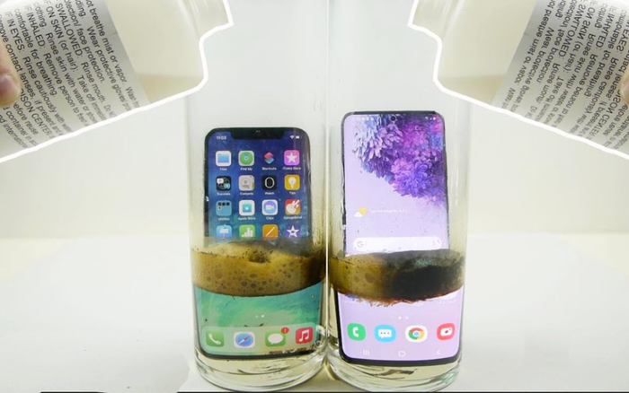 Nhúng iPhone 12 và Samsung Galaxy S20 vào a-xít và cái kết không thể tin nổi