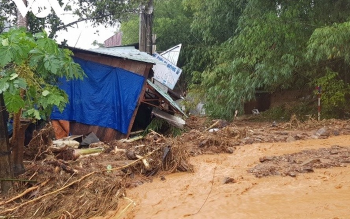 Sạt lở đất vùi lấp nhiều người ở Quảng Nam, Thủ tướng yêu cầu khẩn trương cứu hộ