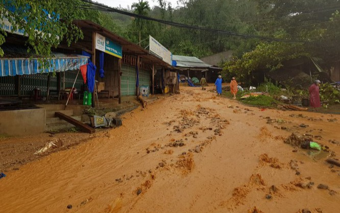 Khó tiếp cận hiện trường vụ sạt lở ở Quảng Nam làm 53 người mất tích