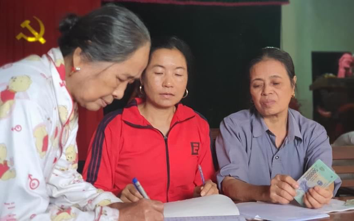 Lãnh đạo huyện ở Quảng Bình yêu cầu cán bộ thôn trả tiền đã thu từ người dân do ca sĩ Thuỷ Tiên cứu trợ