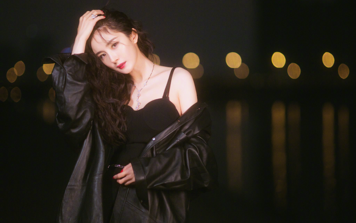 Dương Mịch muốn đặt tay lên vai Thẩm Đằng nhưng lại rút về, chuyện gì đã xảy ra?