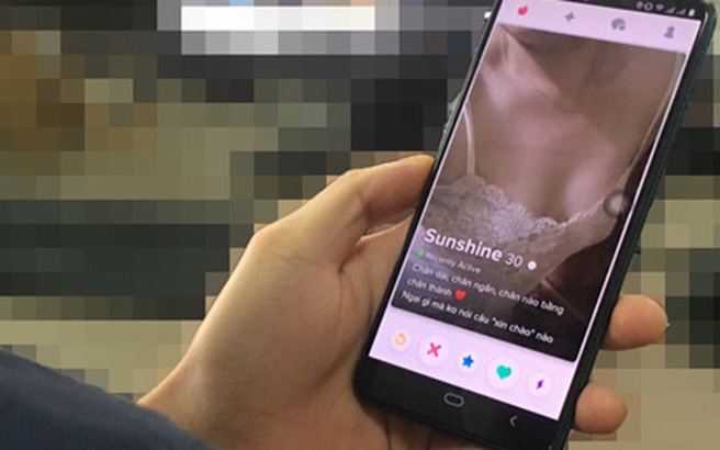 Ứng dụng hẹn hò đang 'bào tiền' của đàn ông Việt như thế nào?