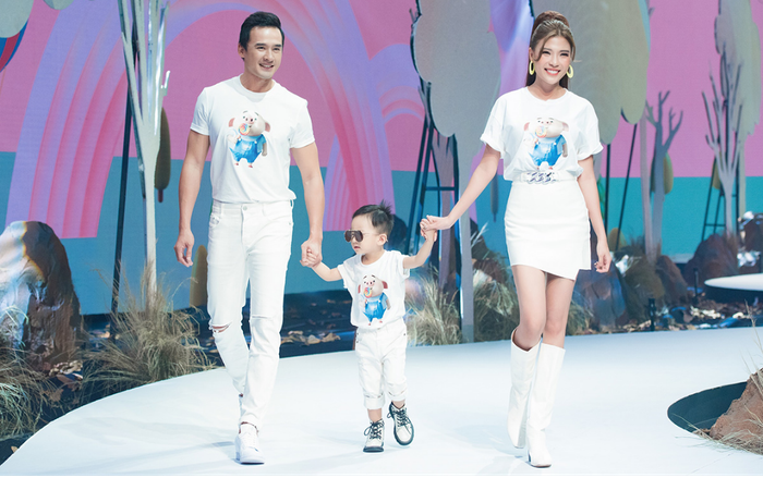 Quý tử nhà Lương Thế Thành – Thúy Diễm 'cực ngầu' khi diễn thời trang cùng bố mẹ