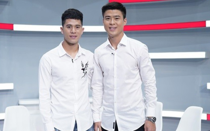 Duy Mạnh 'tình cảm' hết cỡ với Đình Trọng, Quỳnh Anh dỗi chồng cực đáng yêu