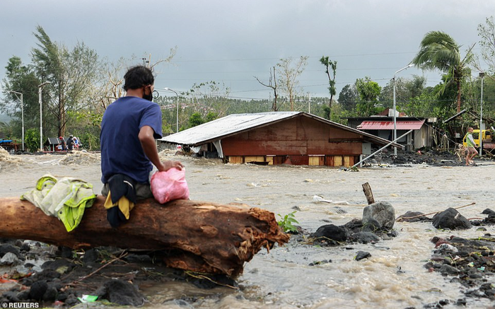Cảnh tan thương sau khi siêu bão Goni đổ bộ Philippines