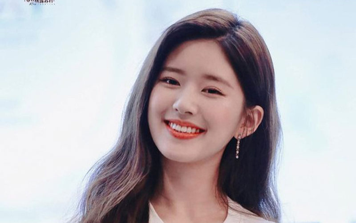 Có đến 13 hot-search chỉ trong 4 ngày, Triệu Lộ Tư bị đài trung ương CCTV 'dằn mặt'