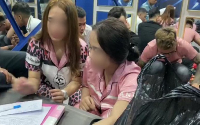 Phát hiện gần 20 nam thanh nữ tú 'phê' ma túy trong nhà nghỉ lúc 2h sáng