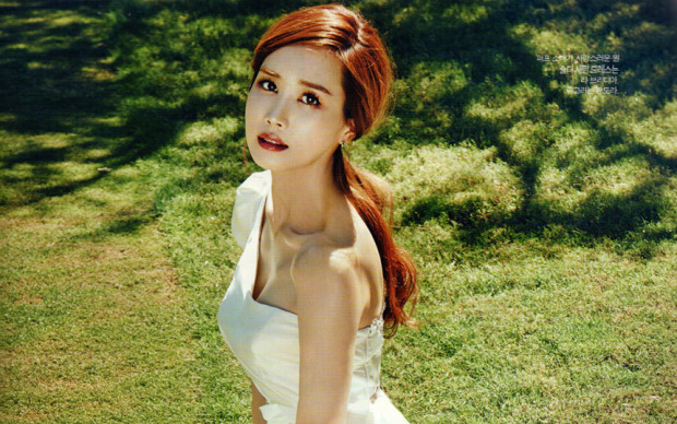 Lee Da Hae toả sáng trong bức ảnh trên MXH: Đời tư tai tiếng cùng người bạn trai!