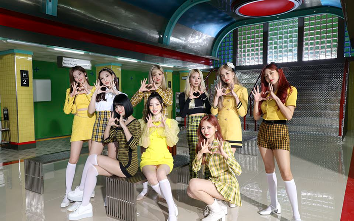 4 lần TWICE hạ gục mọi ánh nhìn trên sân khấu 'I Can't Stop Me'