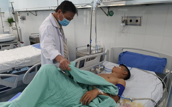 Hỗn chiến tại quán nhậu, nam thanh niên 18 tuổi bị bắn 13 phát đạn hoa cải suýt tử vong