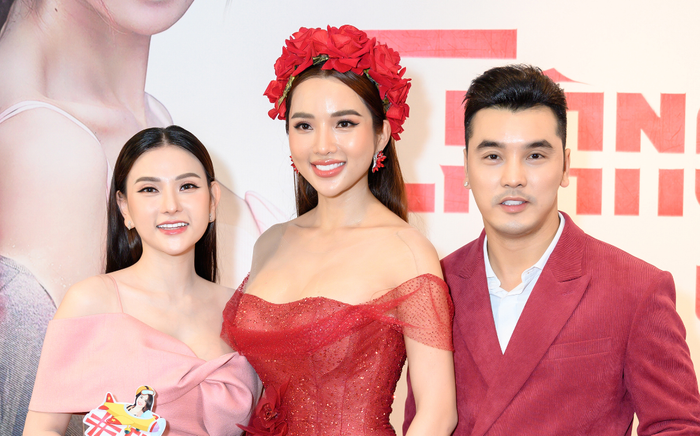 Thu Thủy góp mặt chúc mừng trong 'lễ tái hôn' của vợ chồng Ưng Hoàng Phúc - Kim Cương