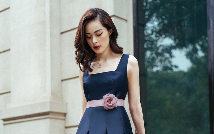 'Nàng Tấm' Hạ Vi khoe xương quai xanh đẹp tuyệt trên phố