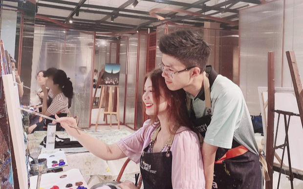 Bạn gái cũ đăng ảnh người mới, thiếu gia Phan Hoàng lập tức khoe khoảnh khắc tình tứ cùng 'em yêu'