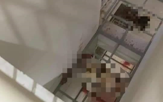 Phát hiện thi thể nữ giới lìa đầu tại một chung cư ở TP.HCM, có dấu hiệu bị cởi quần áo