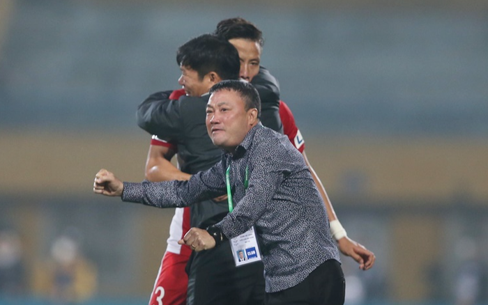 Trương Việt Hoàng đã có thể gạt nước mắt buồn về nhì trước Hà Nội FC!