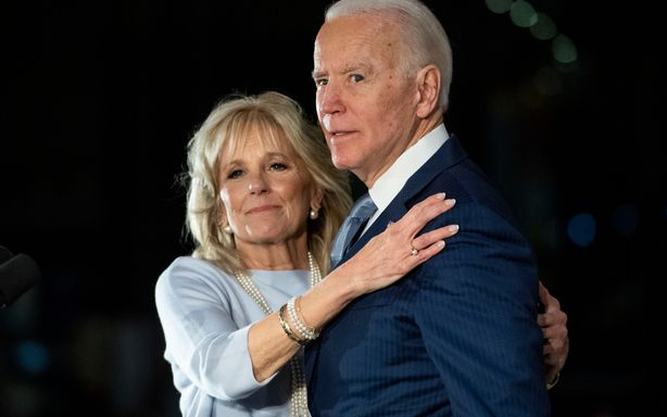 Ông Joe Biden 5 lần cầu hôn vợ mới được chấp nhận