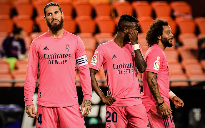 Real Madrid thảm bại trước Valencia trong ngày phải nhận 3 quả penalty