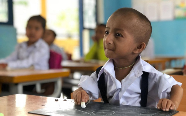 Sau những ngày dài nằm viện điều trị, 'cậu bé tí hon' K'Rể đã qua đời