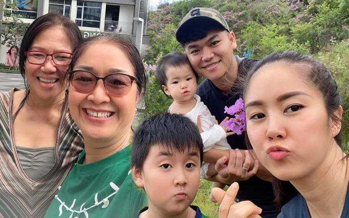 Lê Phương hạnh phúc khoe hai gia đình nội ngoại tề tựu bên nhau vô cùng thân thiết