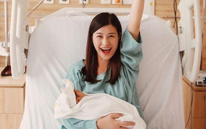 Mai Hồng Ngọc xem lại ảnh 'lầy lội' trong đám cưới: Đông Nhi cười 'té ghế', Noo Phước Thịnh 'khóc ròng'