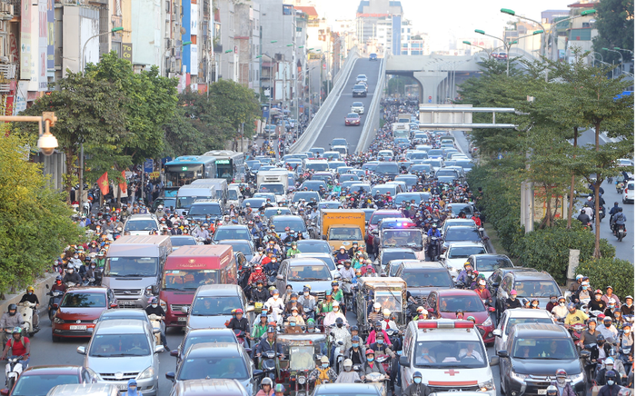 'Con đường đau khổ' Trường Chinh tắc nghẽn kinh hoàng sau 2 ngày thông xe tuyến vành đai 2 hơn 9.400 tỷ