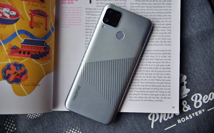 Mở hộp Realme C15: Có đến 4 camera sau, viên pin khủng 6.000 mAh!