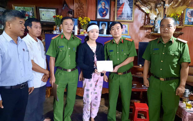 'Goá phụ Rào Trăng 3' đã nhận lại số tiền 100 triệu đồng bị đối tượng lạ mặt lừa qua điện thoại