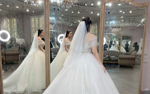 Nàng WAGs Khánh Linh kiêu sa trong bộ váy cưới tinh khôi