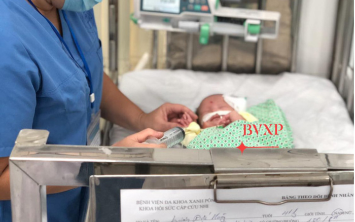 Bé trai 4 tháng tuổi dị tật bị mẹ bỏ rơi ở cổng chùa kèm lá thư tay nhờ nuôi giúp