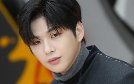 Kang Daniel phỏng vấn hậu chia tay Jihyo (TWICE): Mặt mũm mĩm, buồn lãng mạn!